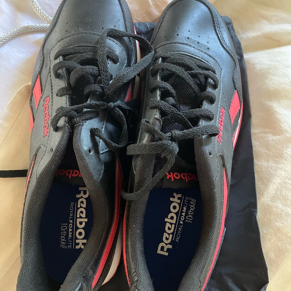 Reebok Men's Black and Red Sneakers